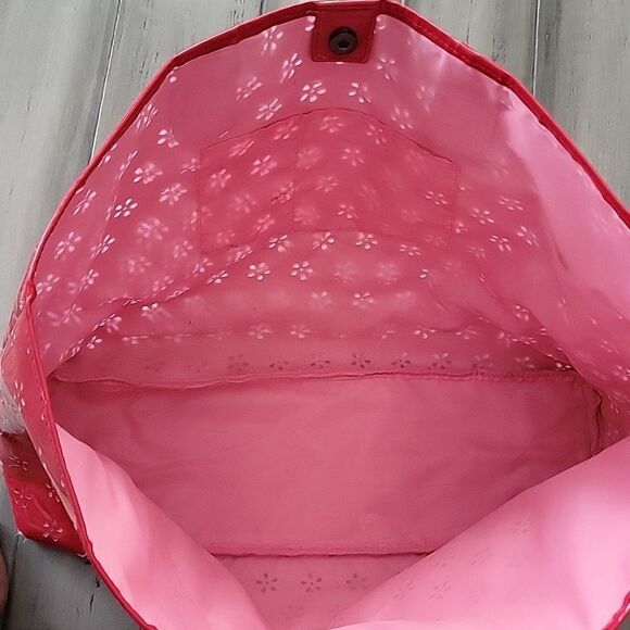 Red Floral Cutout Beach Bag - Picture 2 of 5